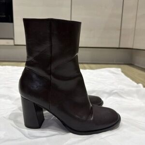 Elegant Dark Brown Heeled Boots